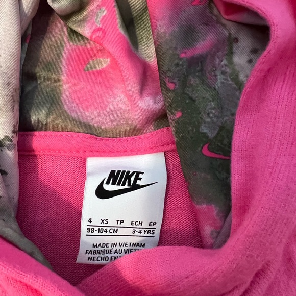 Nike Pink and Camouflage Apparel - Picture 3 of 6